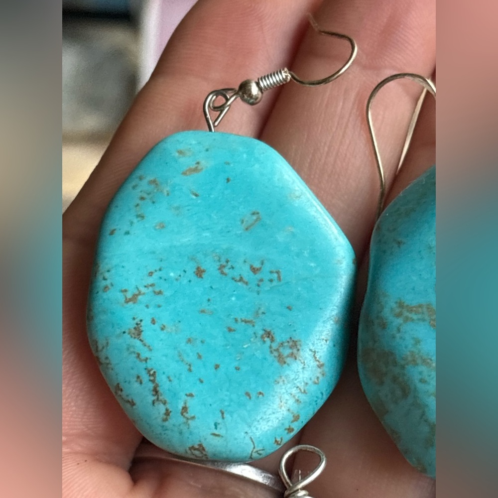 ARTISAN Hand Crafted Turquoise Colour Magnesite Stone Earrings & Pendant Set - Picture 7 of 9